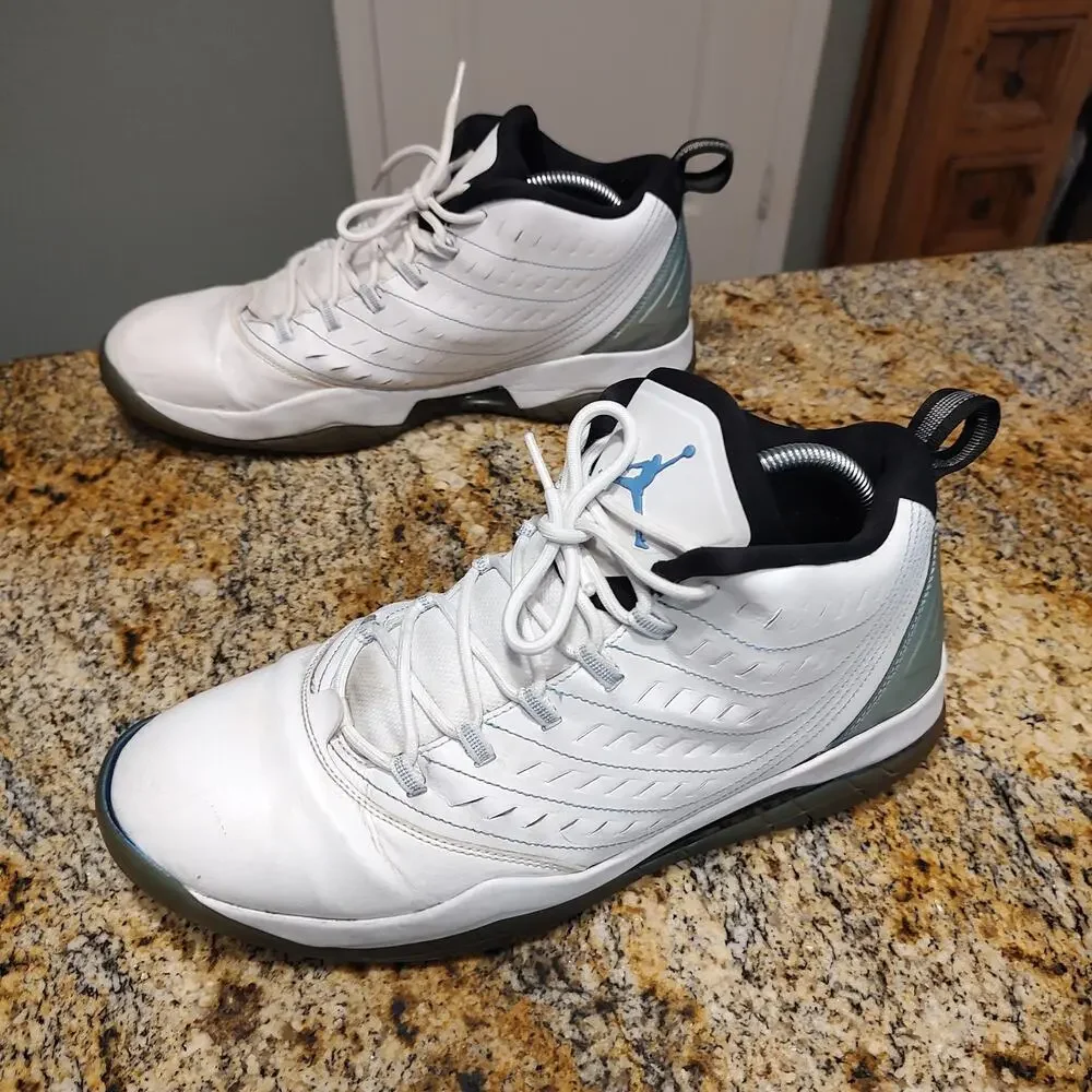Air Jordan 11 Retro Sneakers Size 12 US Model 688975-117
